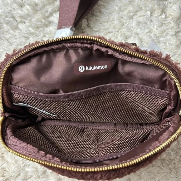 Lululemon Everywhere fleece Belt Bag Brown Earth/Gold size 1L - Picture 4 of 10
